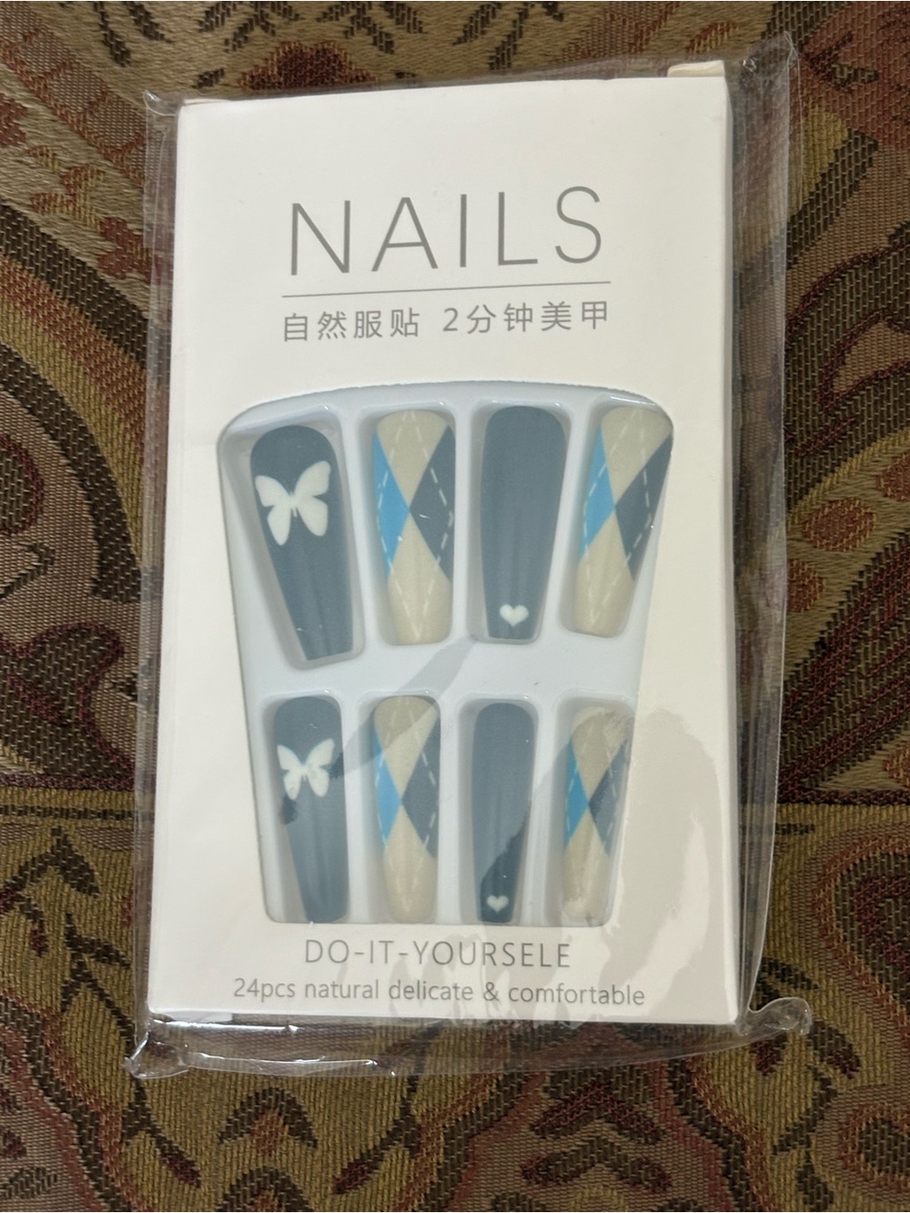 Nails Do-It-Yourself Press-On Nail Set – Blue & Cream